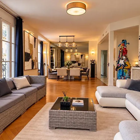 16 Luxury Art 2 Bed * Paris